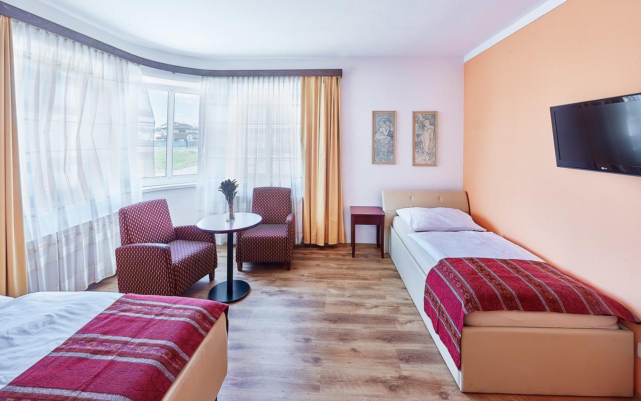 Penzion Karolinka Hotel Kroměříž Exterior foto